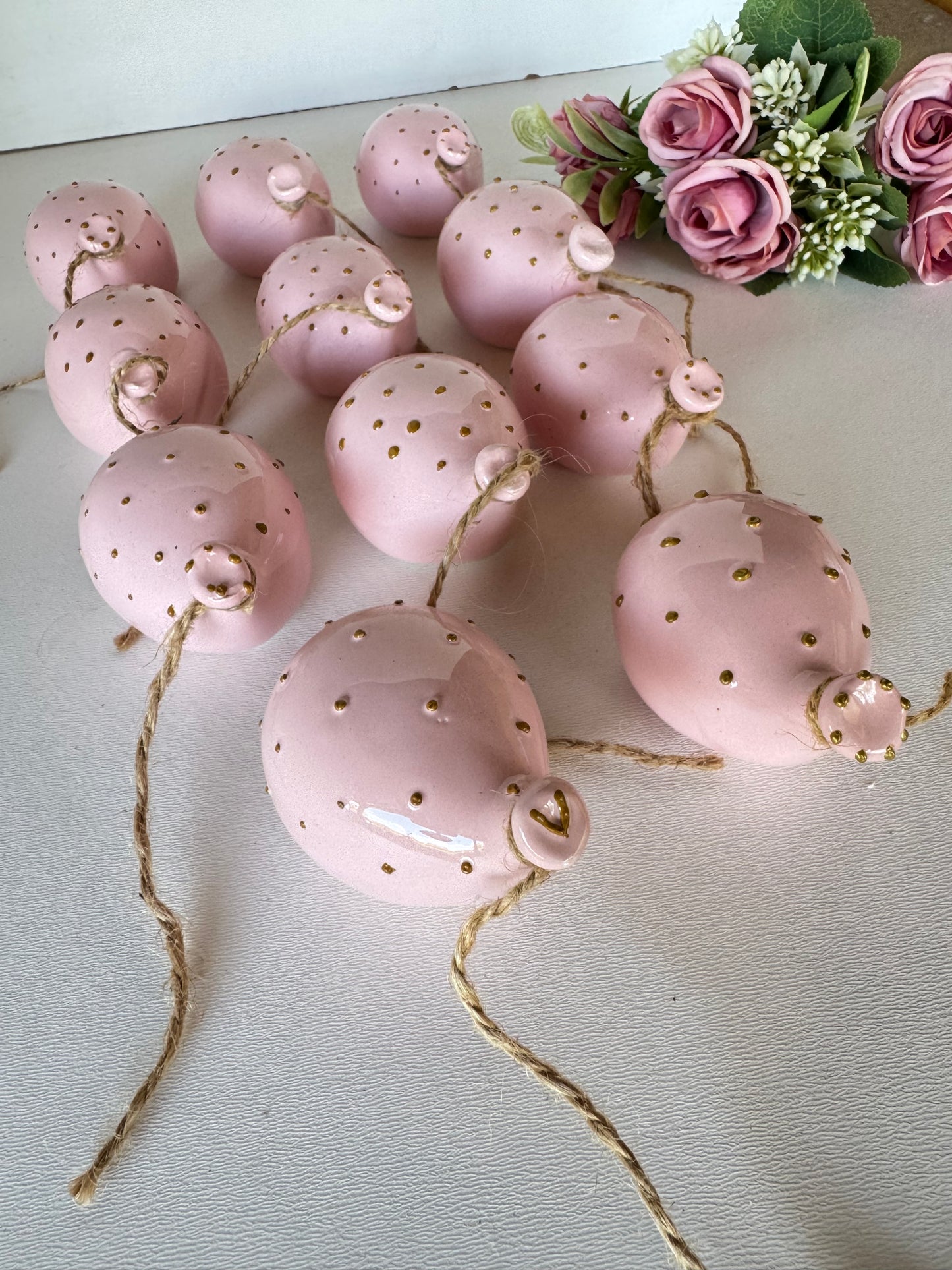 Delicatezza, colore e significato: le nostre bomboniere a forma di palloncino sono fatte a mano, una per una.