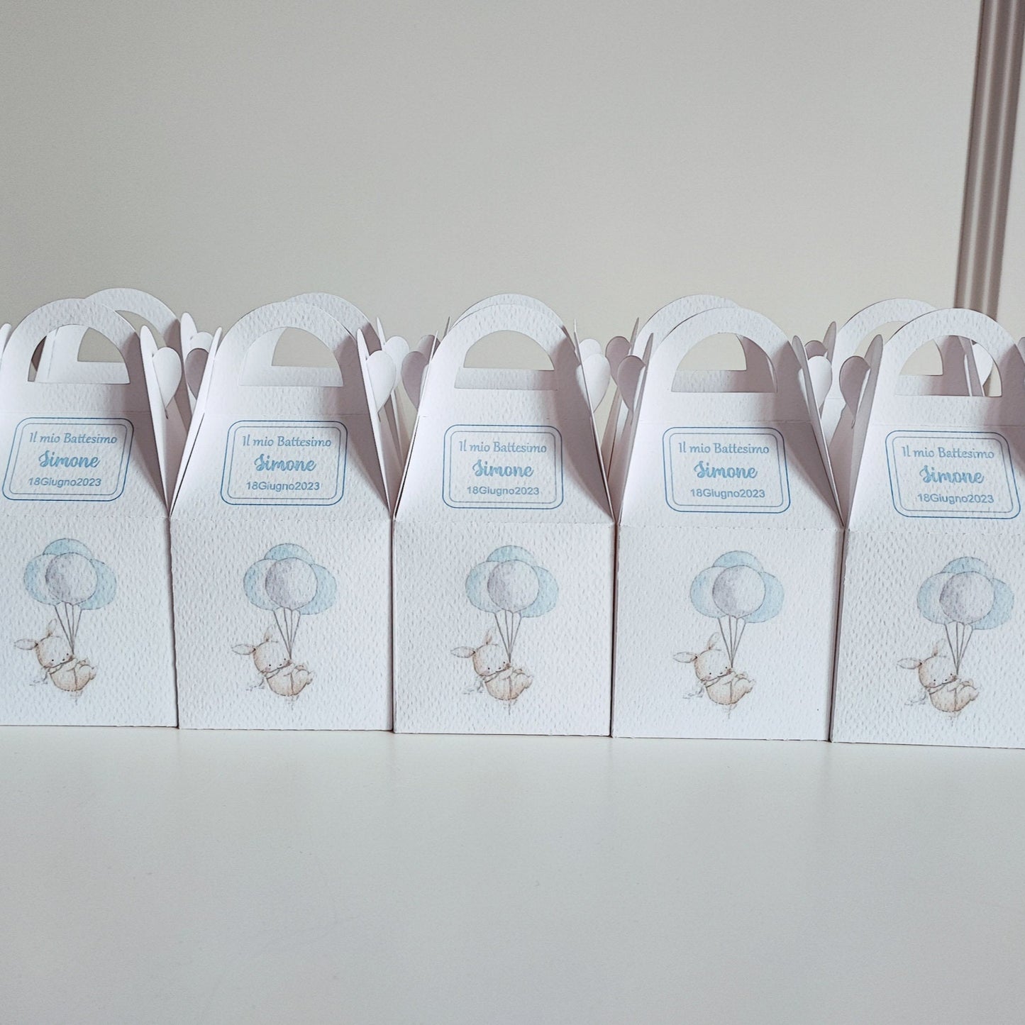 Campanella in ceramica fatta a mano, souvenir di Capri con decorazioni uniche e dettagli raffinati