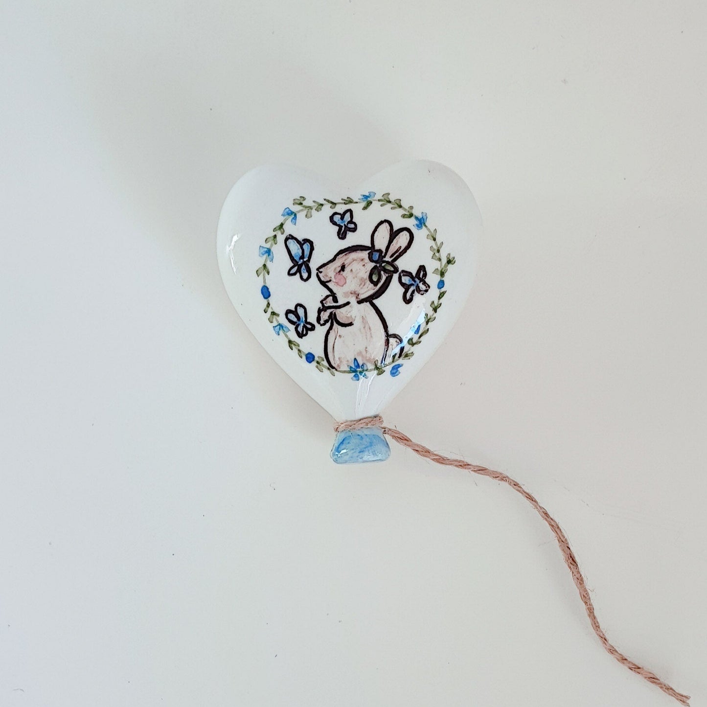 Elegante bomboniera in ceramica a forma di palloncino, un ricordo unico per ogni occasione.