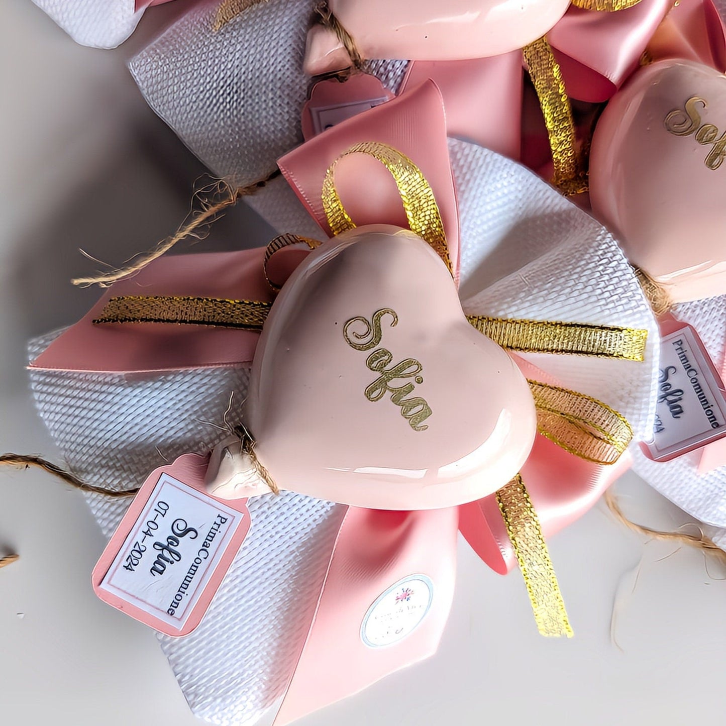 Palloncino calamita in ceramica dipinto a mano, perfetto come bomboniera per nascita, comunione e battesimo.