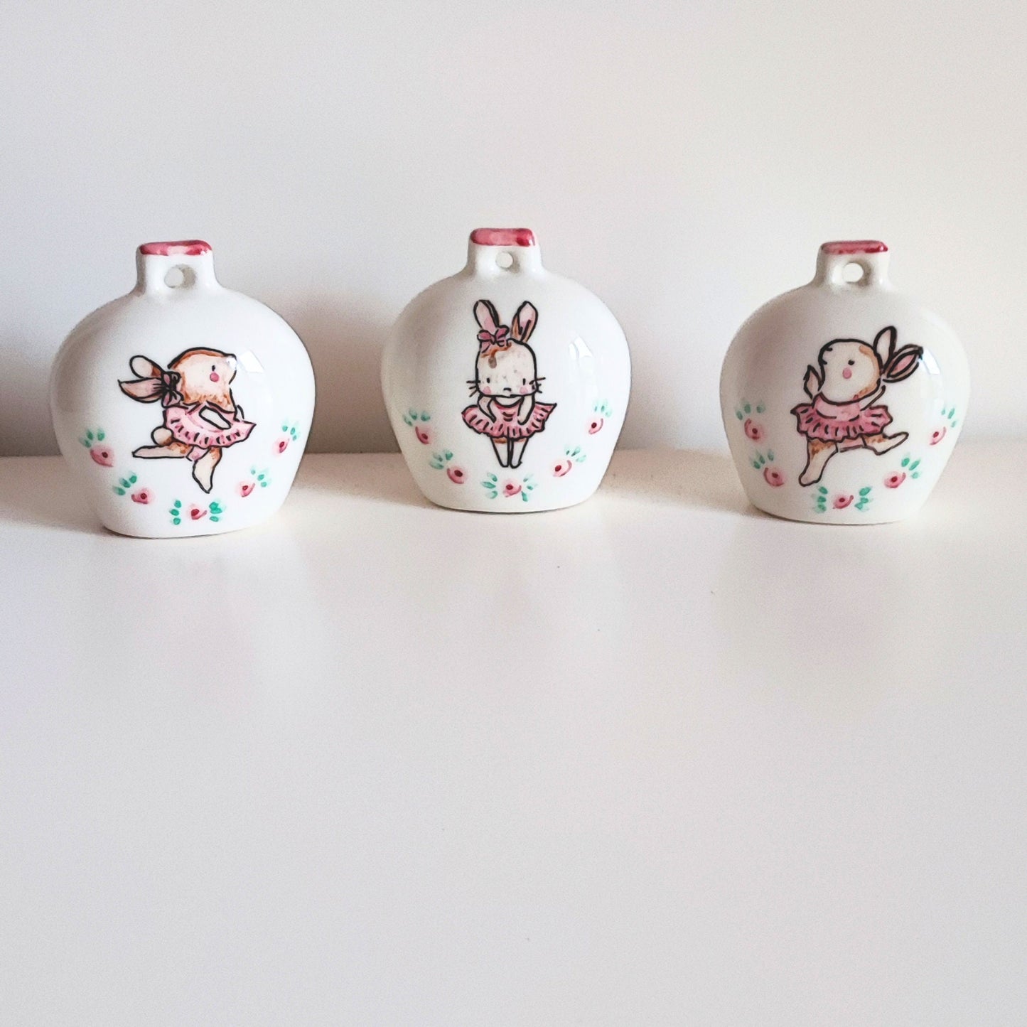 bomboniera Campanella in ceramica fatta a mano,  di Capri con decorazioni uniche e dettagli raffinati