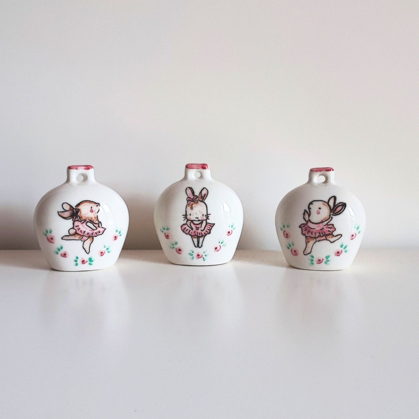 bomboniera Campanella in ceramica fatta a mano,  di Capri con decorazioni uniche e dettagli raffinati