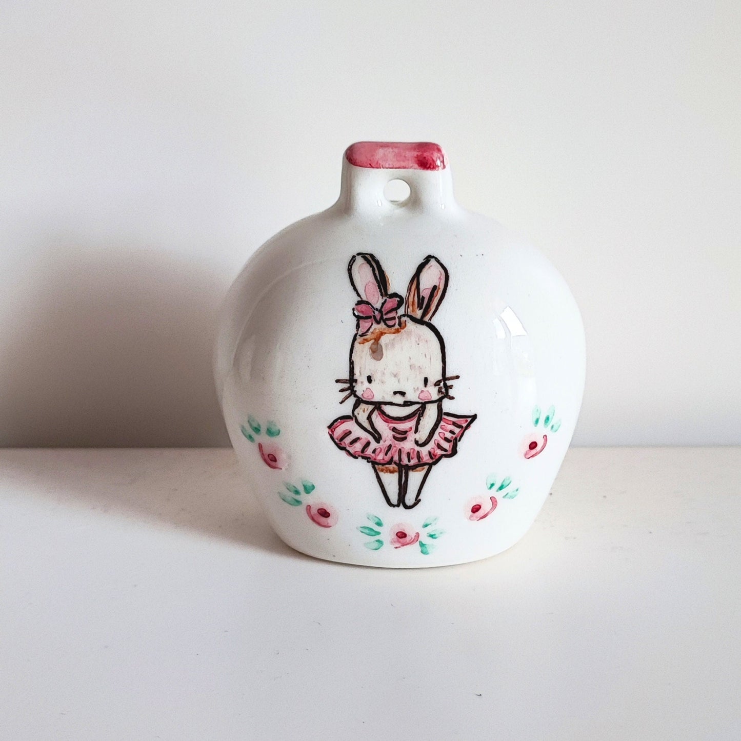 bomboniera Campanella in ceramica fatta a mano,  di Capri con decorazioni uniche e dettagli raffinati