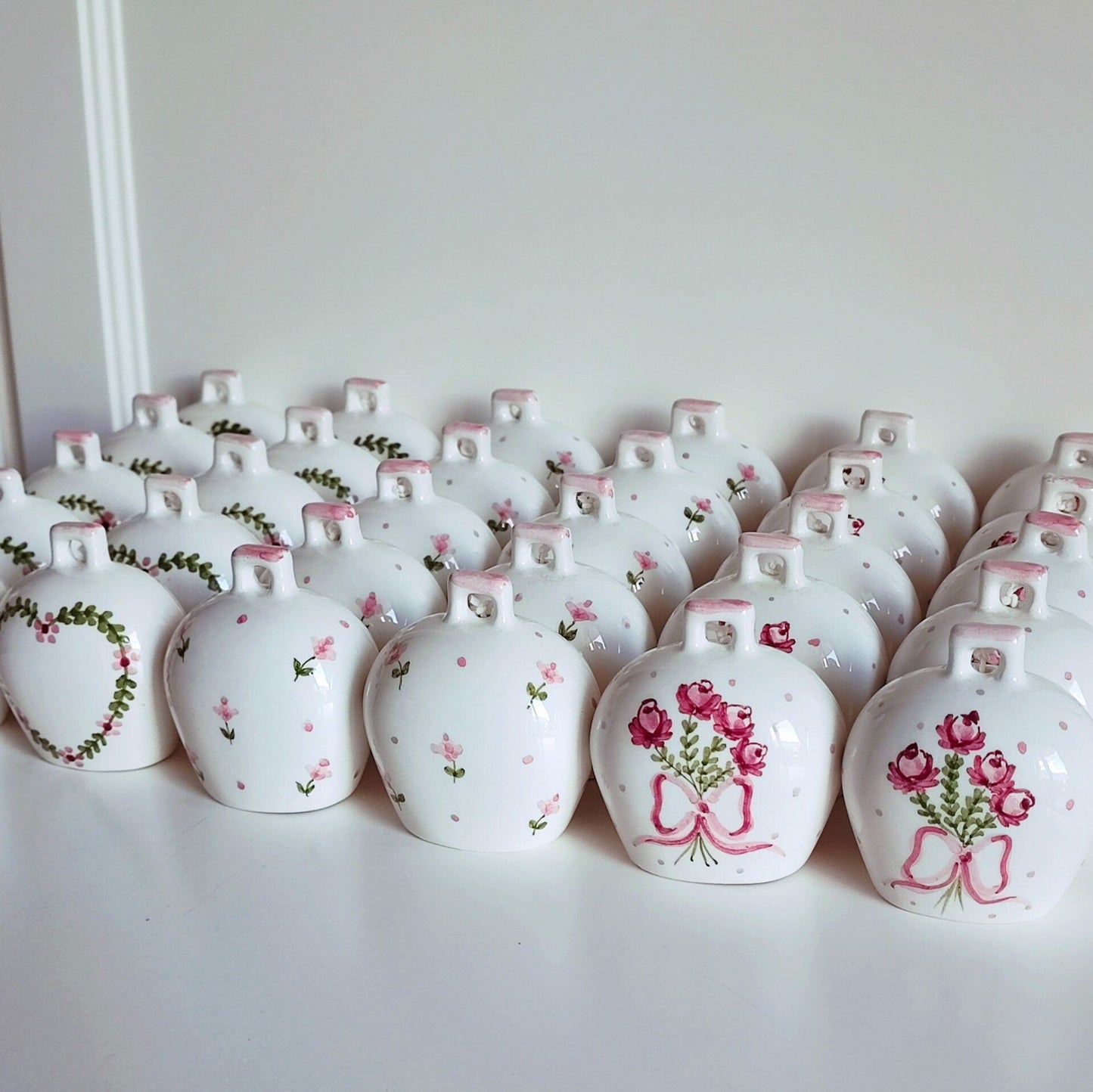 Bomboniere in ceramica Campanella di Capri personalizzabili per matrimonio, battesimo, comunione, cresima e laurea. Creazioni Cose di Mya.
