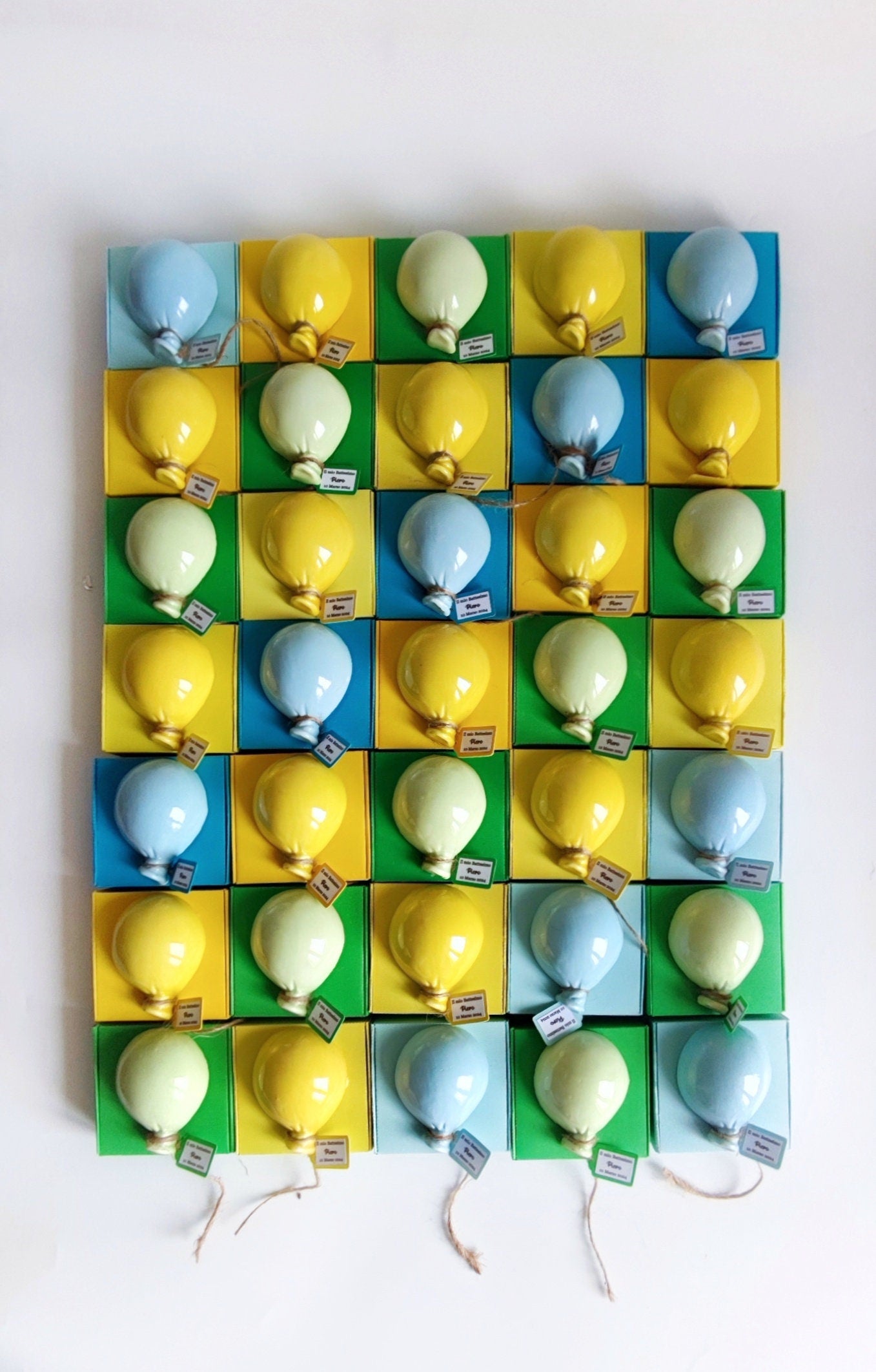     Calamita palloncino in ceramica personalizzata per bomboniere